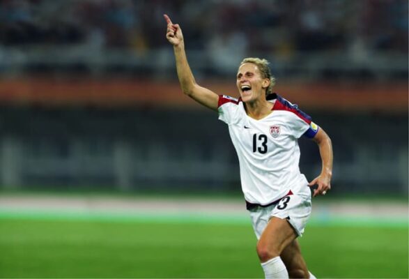 Kristine Lilly đã trở thành một trong những cầu thủ phụ nữ nổi tiếng nhất và thành công nhất trong lịch sử bóng đá