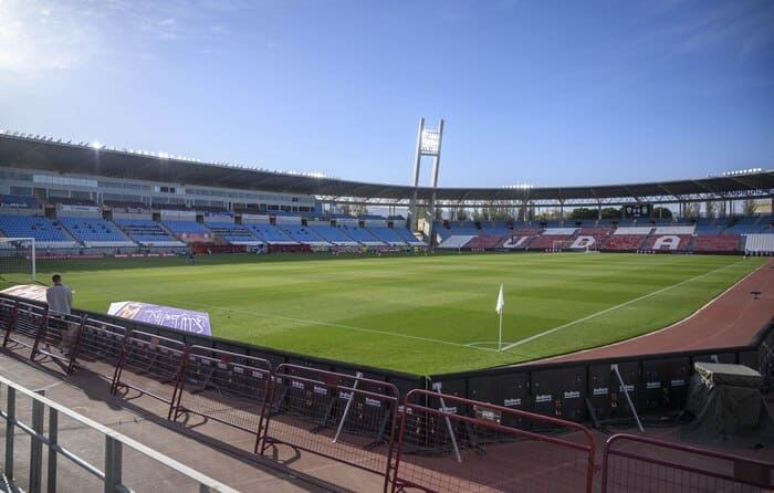 Sân nhà của Almeria là Estadio de los Juegos Mediterráneos