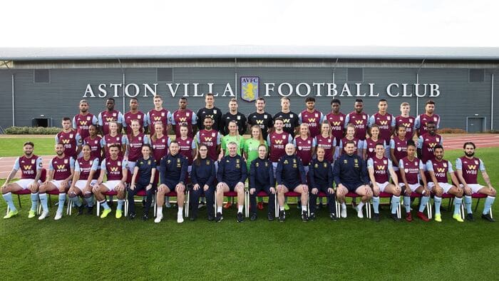Aston Villa đã đạt được nhiều thành công đáng kể trong suốt hơn một thế kỷ tồn tại